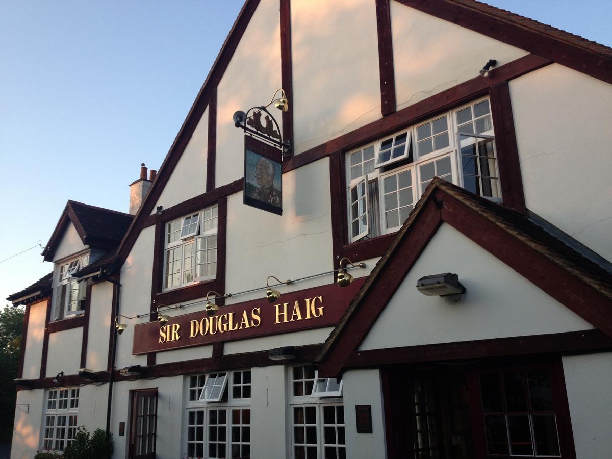 Sir Douglas Haig Inn Effingham 外观 照片