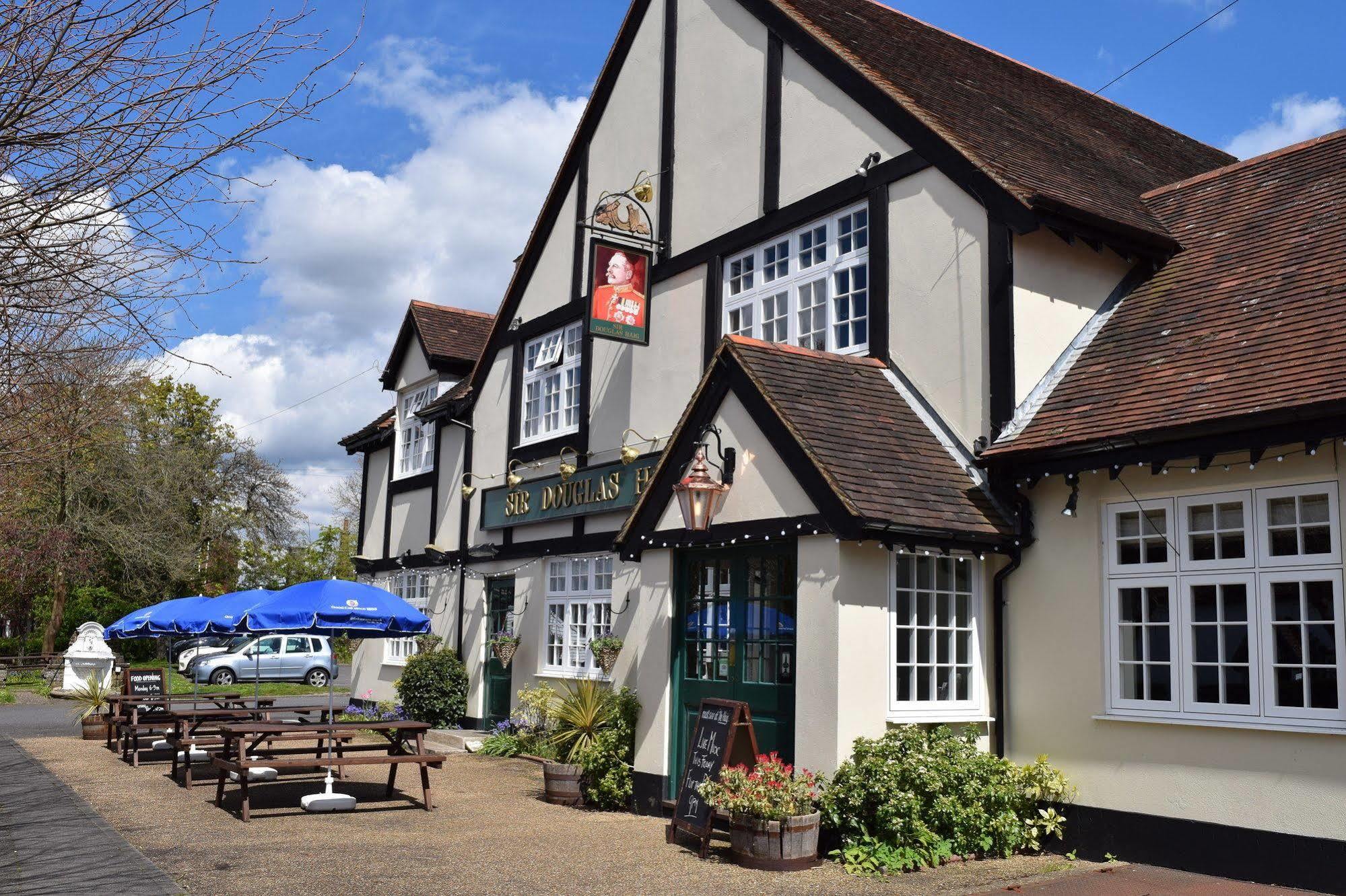 Sir Douglas Haig Inn Effingham 外观 照片