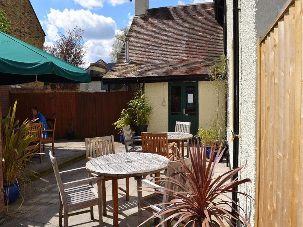 Sir Douglas Haig Inn Effingham 外观 照片